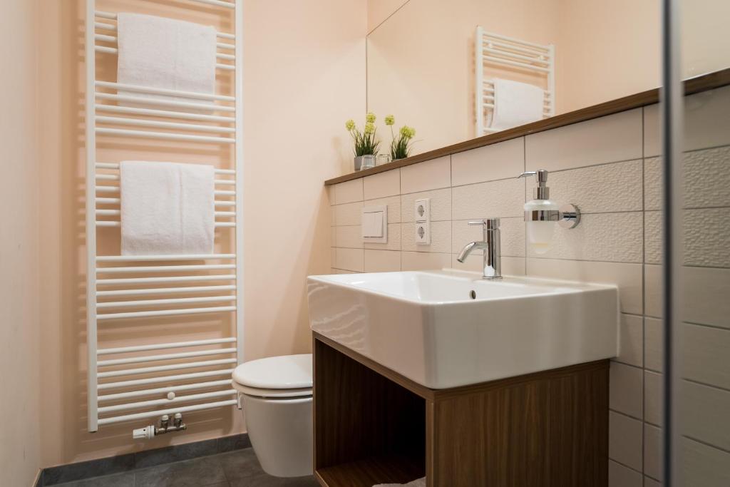 Point Hotel Apartments and Rooms - Resim 18