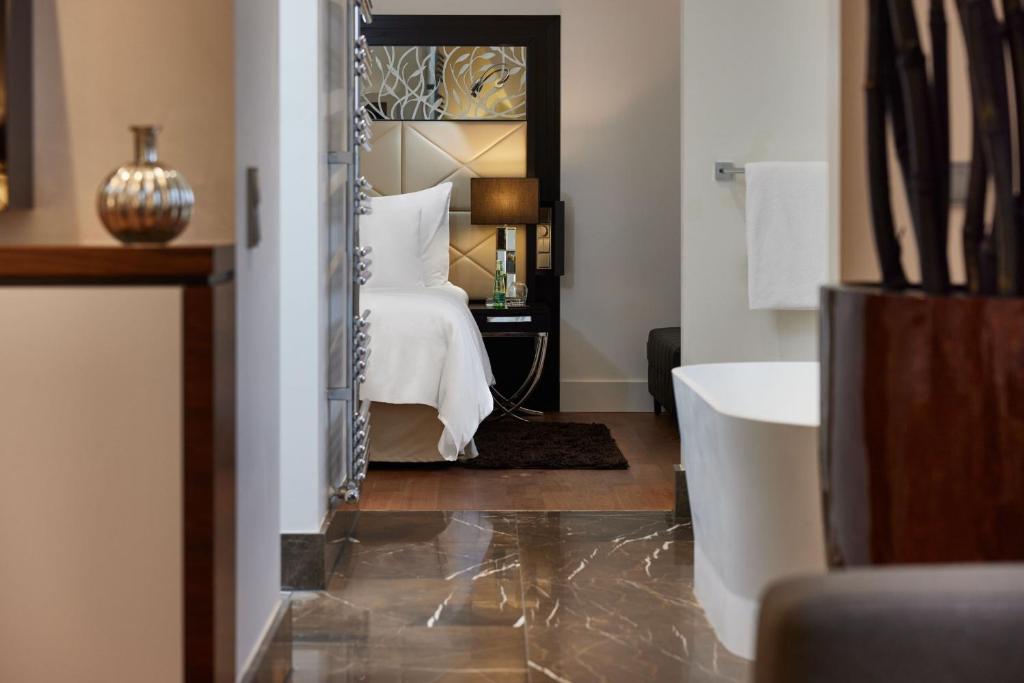 Roomers Berlin Steinplatz, Autograph Collection - Resim 34