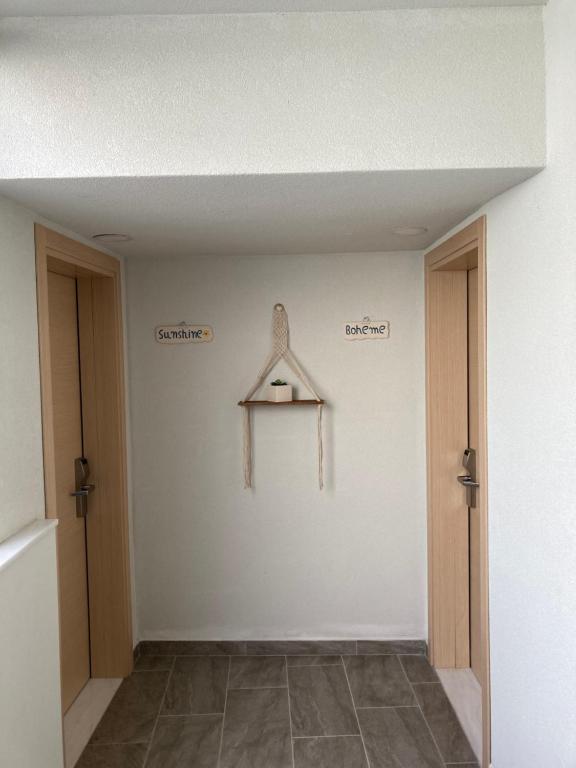 Wide Blue Luxury Boutique Suites - 11