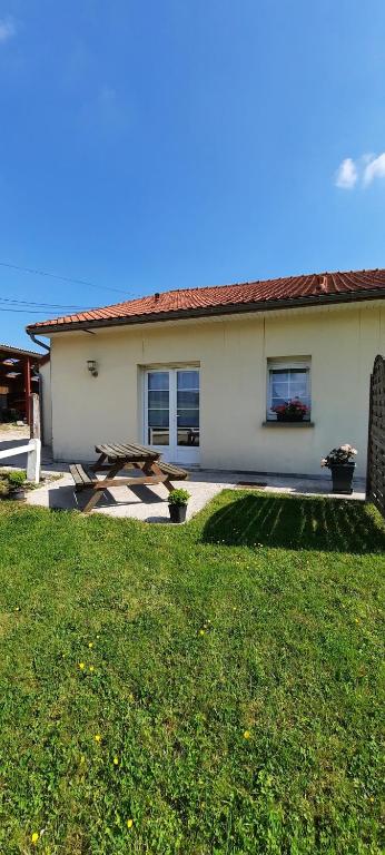 Vonkajšia záhrada v ubytovaní Gîte à la ferme le vivier
