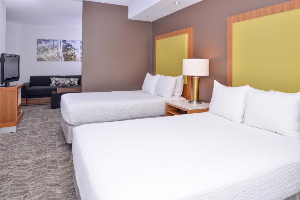SpringHill Suites Fairfax Fair Oaks - Suite Doble Con Dos Camas Dobles Y Sofá Cama