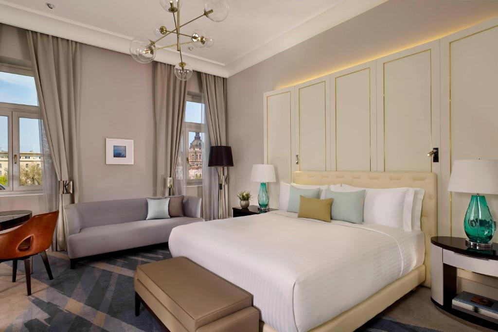 Postel nebo postele na pokoji v ubytování Al Habtoor Palace Budapest, Preferred Hotels & Resorts