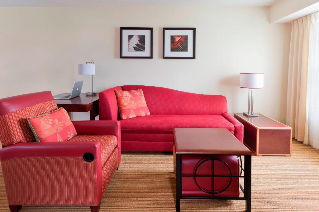 Residence Inn by Marriott Peoria - 带沙发床的特大号床一室公寓