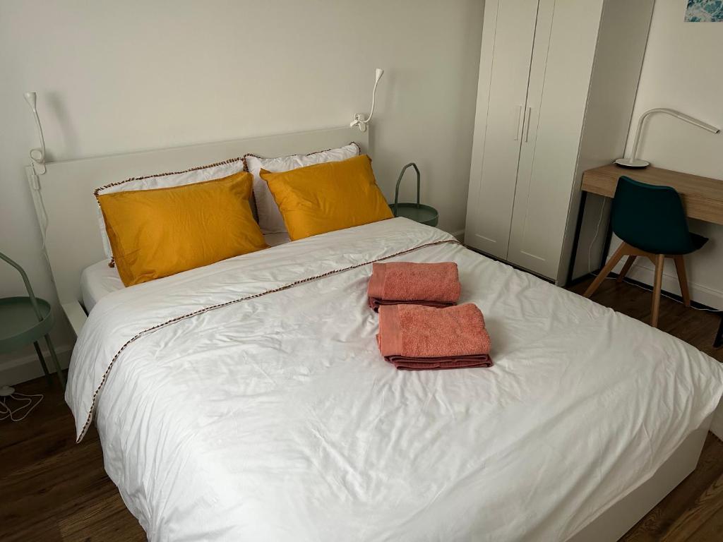 Fotografia z galérie ubytovania Le Roosevelt Midterm Rental Weekly housekeeping offered v destinácii Saint-Germain-en-Laye