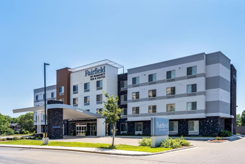 a rendering of the front of the hotel at Fairfield Inn & Suites Minneapolis North in Brooklyn Center