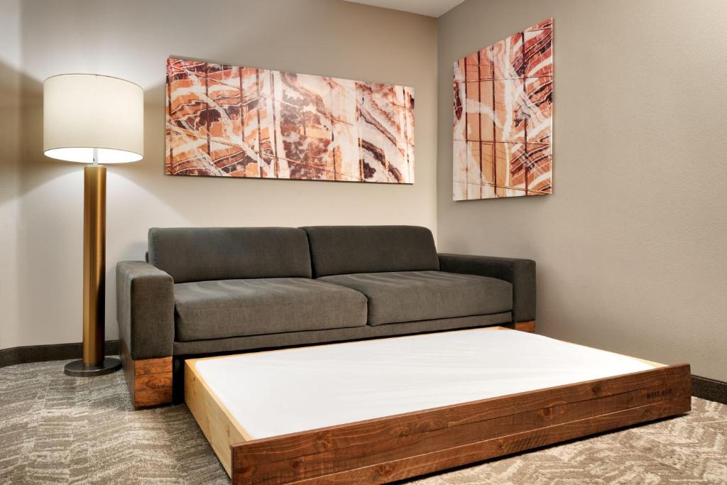 SpringHill Suites by Marriott Las Vegas Convention Center - King Studio Met Een Rompbed