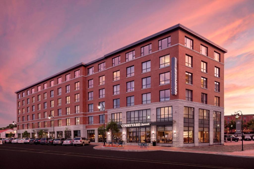 a large brick building on a city street at Courtyard by Marriott Portland Downtown/Waterfront in Portland