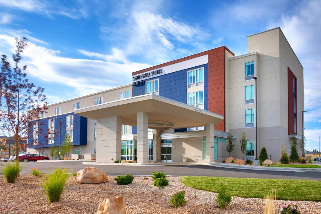 eine Darstellung eines Hotelgebäudes in der Unterkunft SpringHill Suites by Marriott Salt Lake City-South Jordan in South Jordan