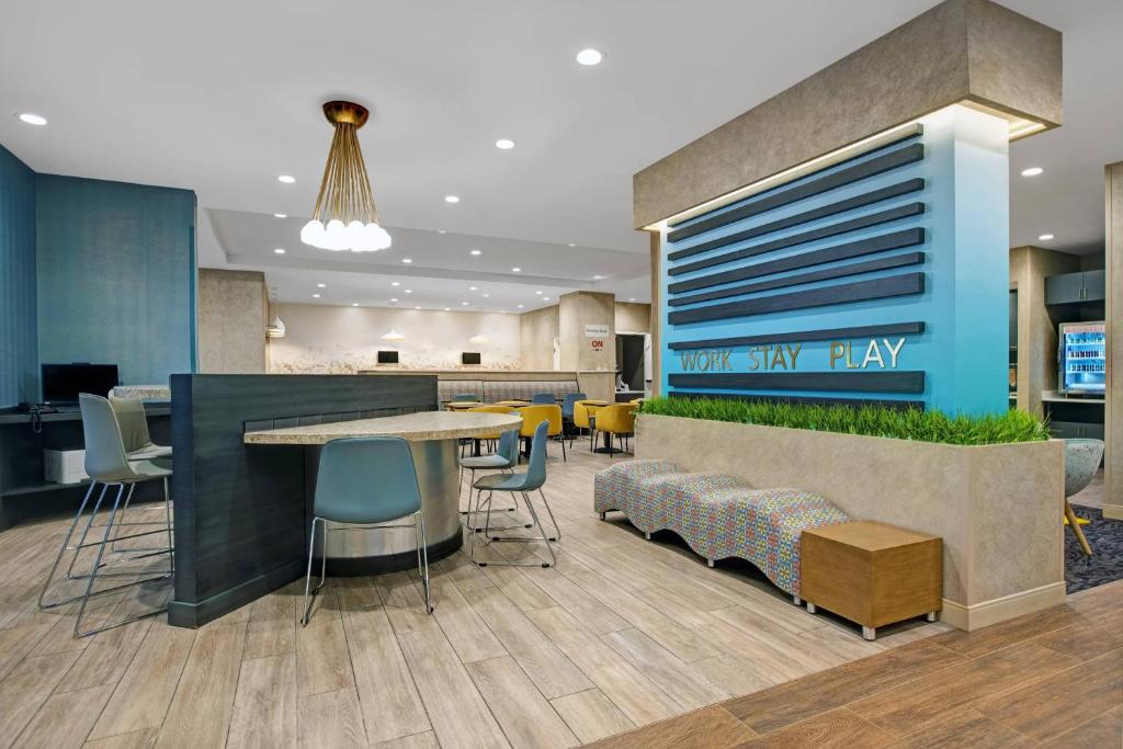 a lobby with a view of a new stay play restaurant at TownePlace Suites by Marriott Potomac Mills Woodbridge in Woodbridge