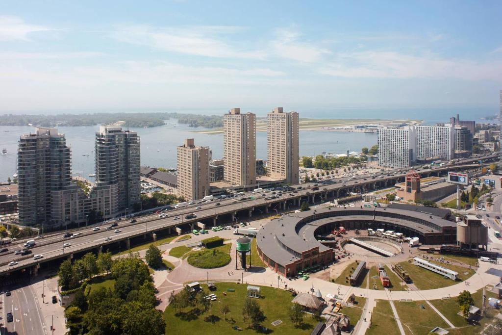 Delta Hotels by Marriott Toronto photo