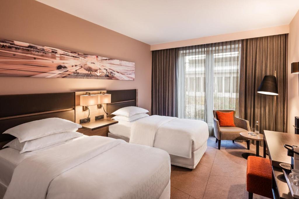 Sheraton Duesseldorf Airport Hotel - Resim 9