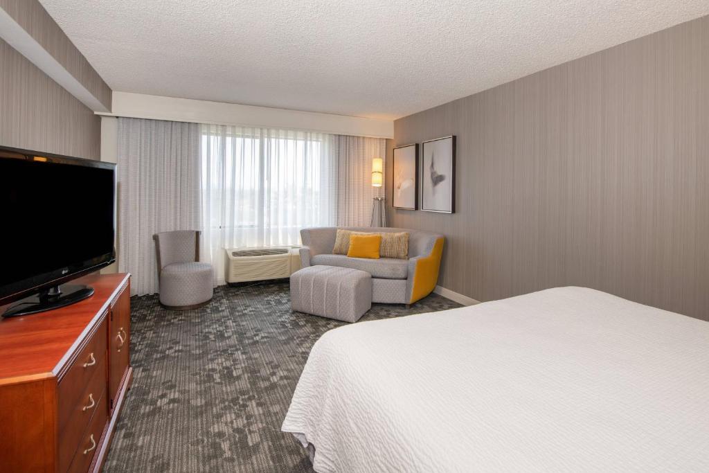 Courtyard by Marriott Newark Silicon Valley photo