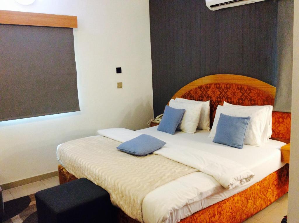 Postel nebo postele na pokoji v ubytování Ne-yo hotel & rv lodges