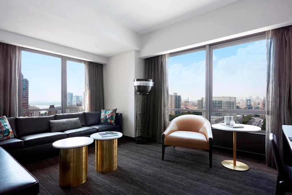 Posezení v ubytování New York Marriott at the Brooklyn Bridge