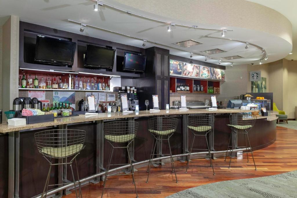 a bar in a restaurant with stools at Courtyard Memphis Downtown in Memphis