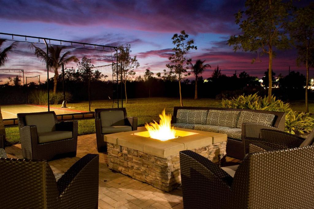 a fire pit in a patio with chairs and a table at Residence Inn Fort Myers Sanibel in Truckland