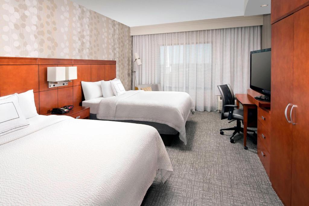 Postel nebo postele na pokoji v ubytování Courtyard by Marriott Tyler