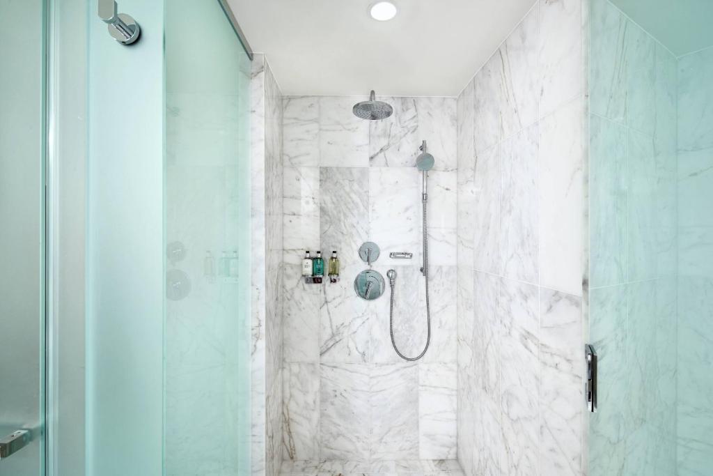 Koupelna v ubytování JW Marriott Parq Vancouver