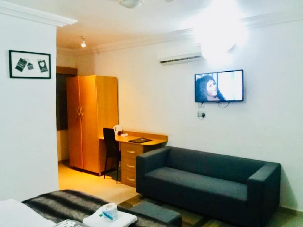 TV a/nebo společenská místnost v ubytování Ne-yo hotel & rv lodges