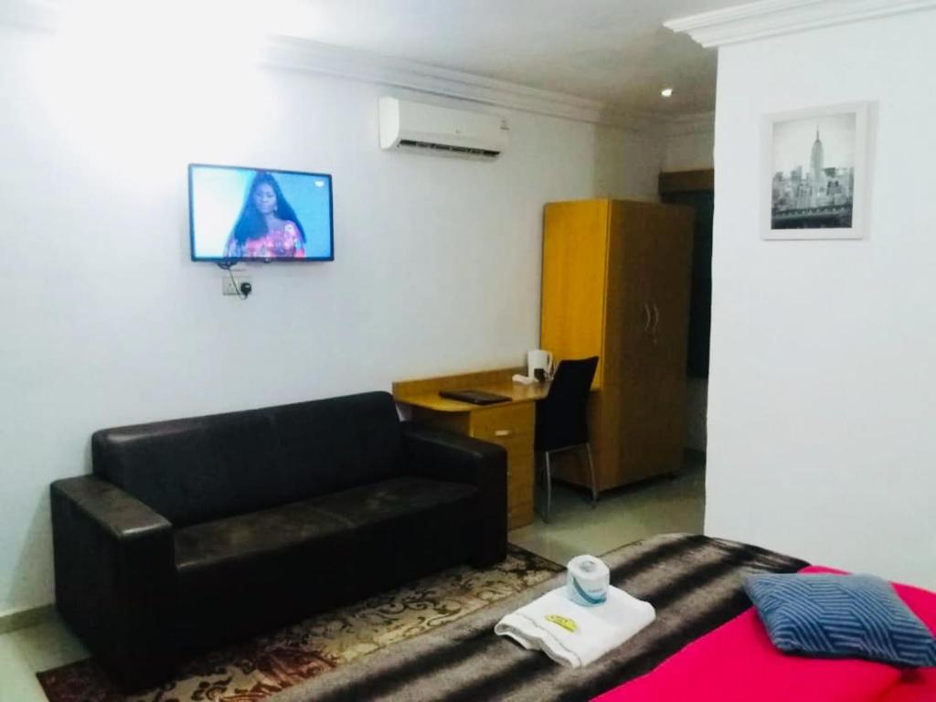 TV a/nebo společenská místnost v ubytování Ne-yo hotel & rv lodges