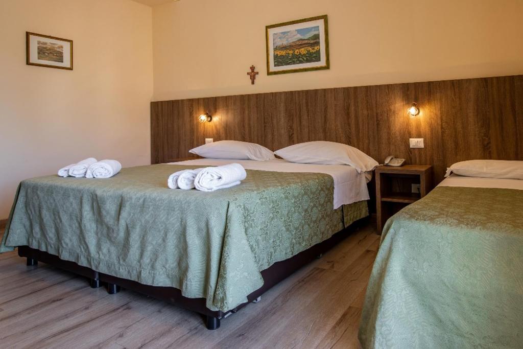 Hotel La Tavola Rotonda - Resim 13