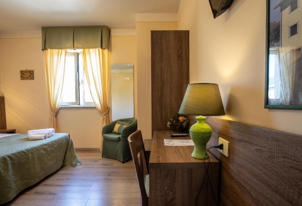 Hotel La Tavola Rotonda - Resim 14