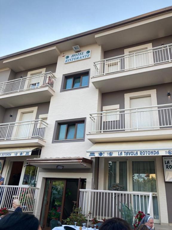 Hotel La Tavola Rotonda - Resim 12