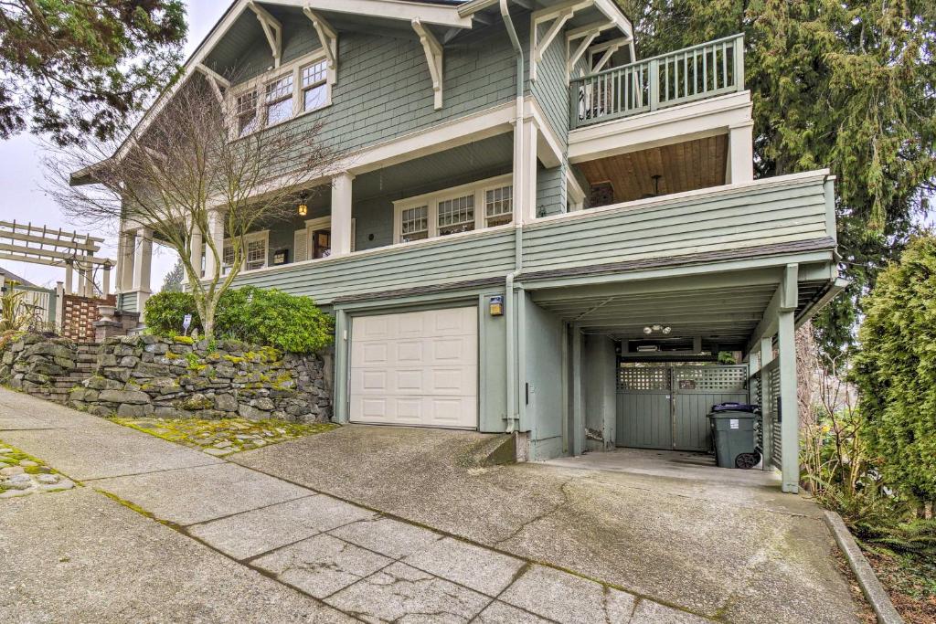 een groot huis met een garage en een gebouw bij Serene Tacoma Home with Furnished Deck and Views! in Tacoma