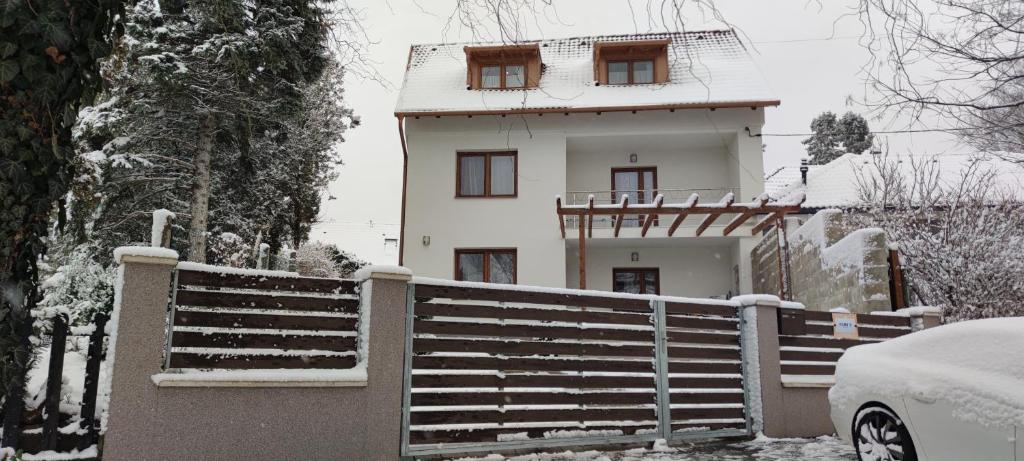 Budova, v ktorej sa apartmán nachádza