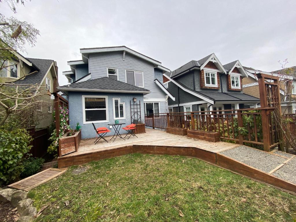 a backyard with a deck and a house at Cozy Dunbar 3 Beds Home w/ Views in Vancouver