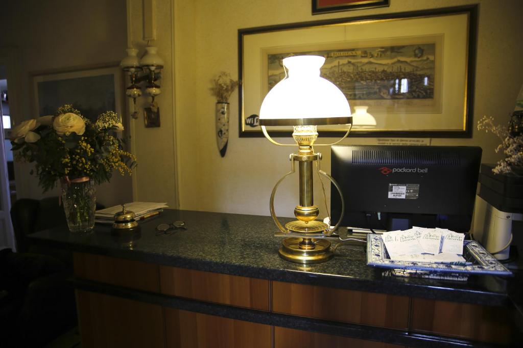 Albergo Garisenda con terrazza panoramica sulle Due Torri - Resim 17