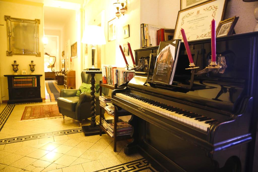 Albergo Garisenda con terrazza panoramica sulle Due Torri - Resim 20