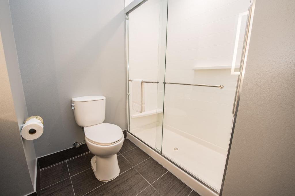 Holiday Inn Express & Suites Houston - Hobby Airport Area, an IHG Hotel - Suite - Mobilitätszugang/Hörbar