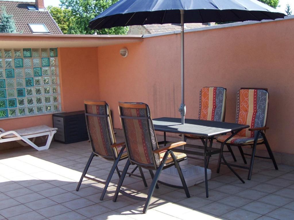 Patio nebo venkovní prostory v ubytování Aranyeső Vendégház Csorbai