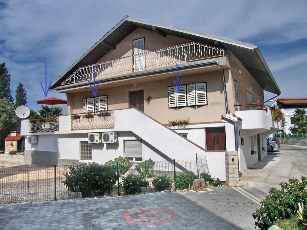 a house with a fence in front of it at Apartments by the sea Brodarica, Sibenik - 20762 in Šibenik