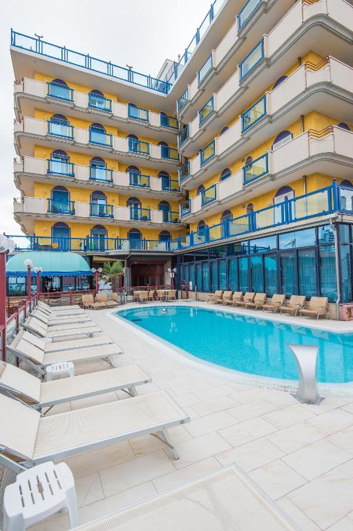 Bazén v ubytování Hotel Brioni Mare nebo v jeho okolí