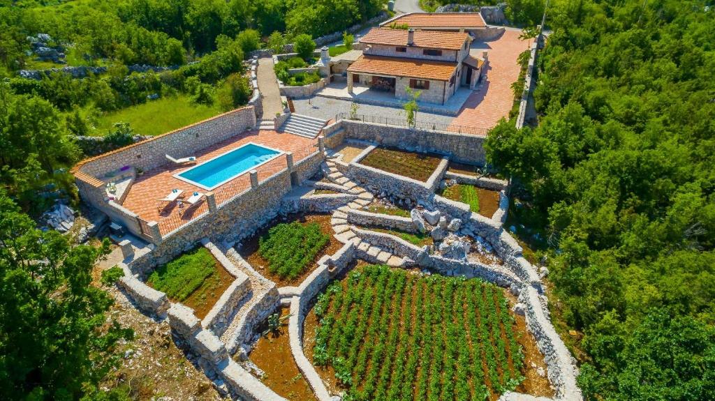 Гледка от птичи поглед на Villa Rusti - with pool