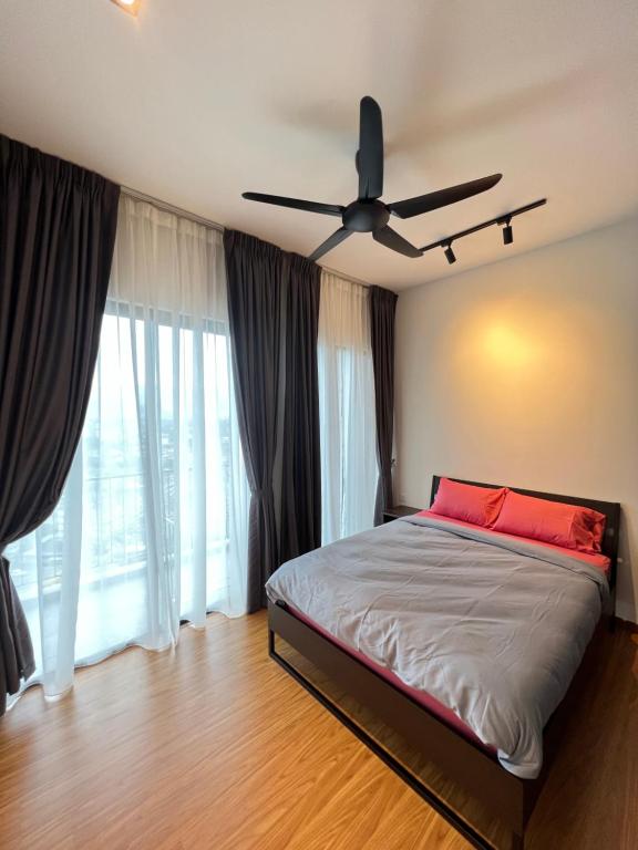 Postel nebo postele na pokoji v ubytování Beacon Executive Suites #Georgetown #RoofTopPool #Spacious #13a