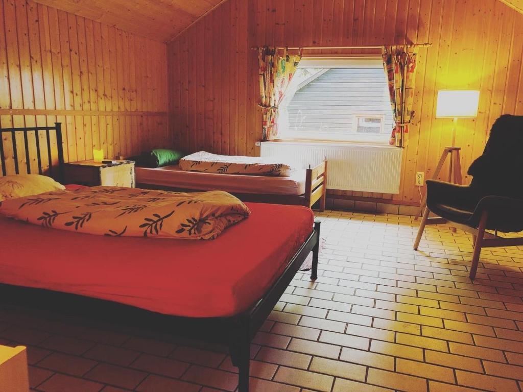 Schwedische Sommer Hütte unter Buchen - Housity