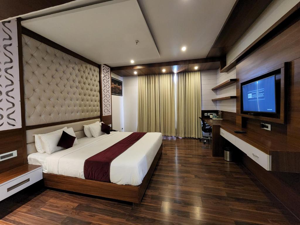 Hotel Preethi International - Suite