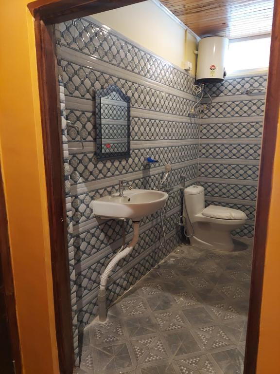 Koupelna v ubytování Athithi homestay