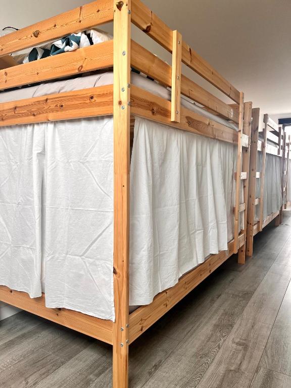 Postel nebo postele na pokoji v ubytování Hostel do Alto - Fão
