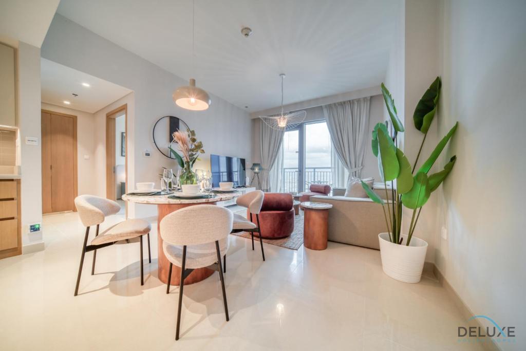 Fotografie z fotogalerie ubytování Elegant 1BR at Harbour Views Tower 1 by Deluxe Holiday Homes v Dubaji