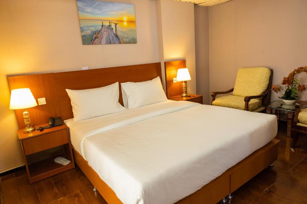 Three 888 Hotel - Resim 16