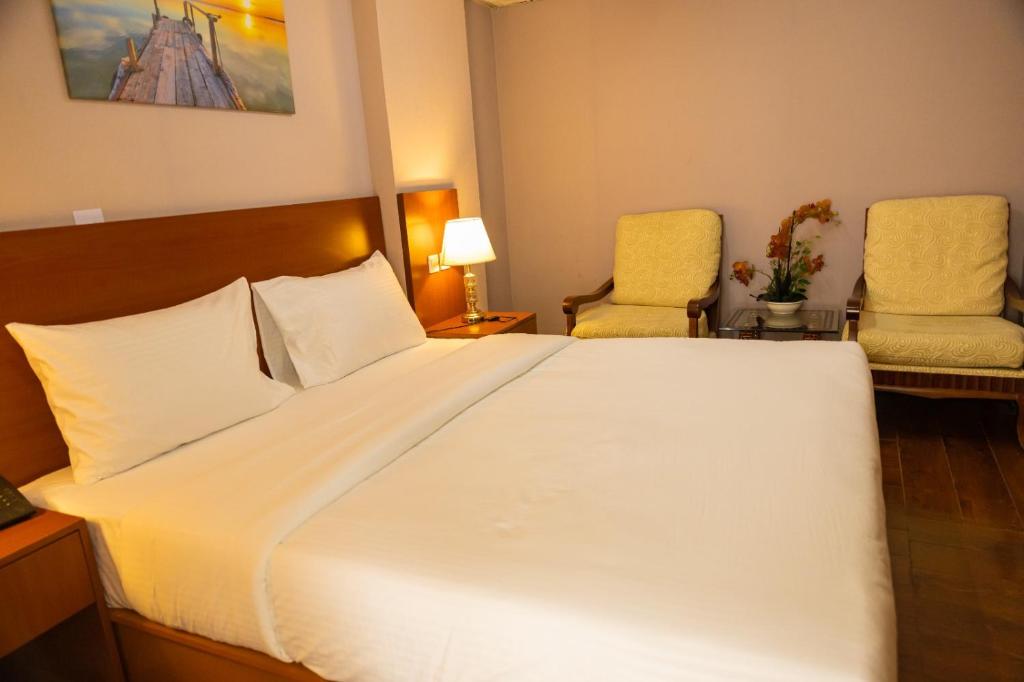 Three 888 Hotel - Resim 18