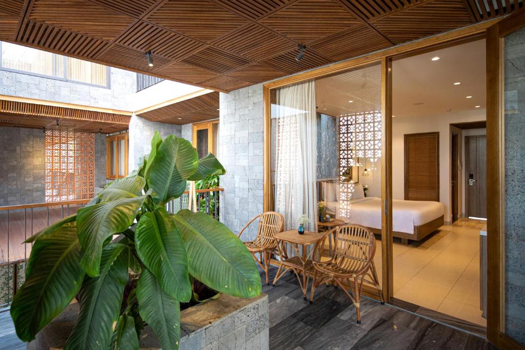 Phòng Studio Giường Đôi Có Ban Công Và Tầm Nhìn Ra Vườn