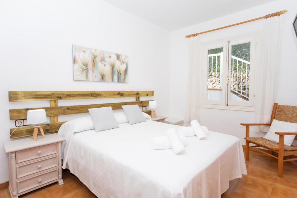 A bed or beds in a room at Villa Xaloc by Sonne Villas