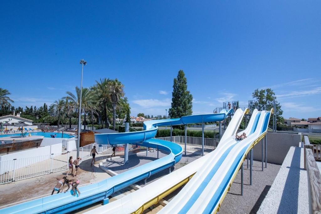 Bazén v ubytování Sun Sea camping le Bosc nebo v jeho okolí