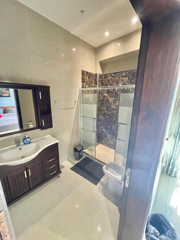 Koupelna v ubytování Villa Mira GuestHouse 2 - Downtown Central Amman - AL DIYRIH