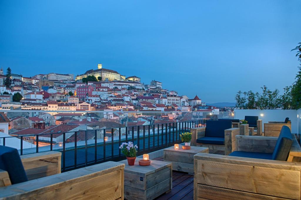 a rooftop deck with a view of the city at Hotel Oslo in Coimbra